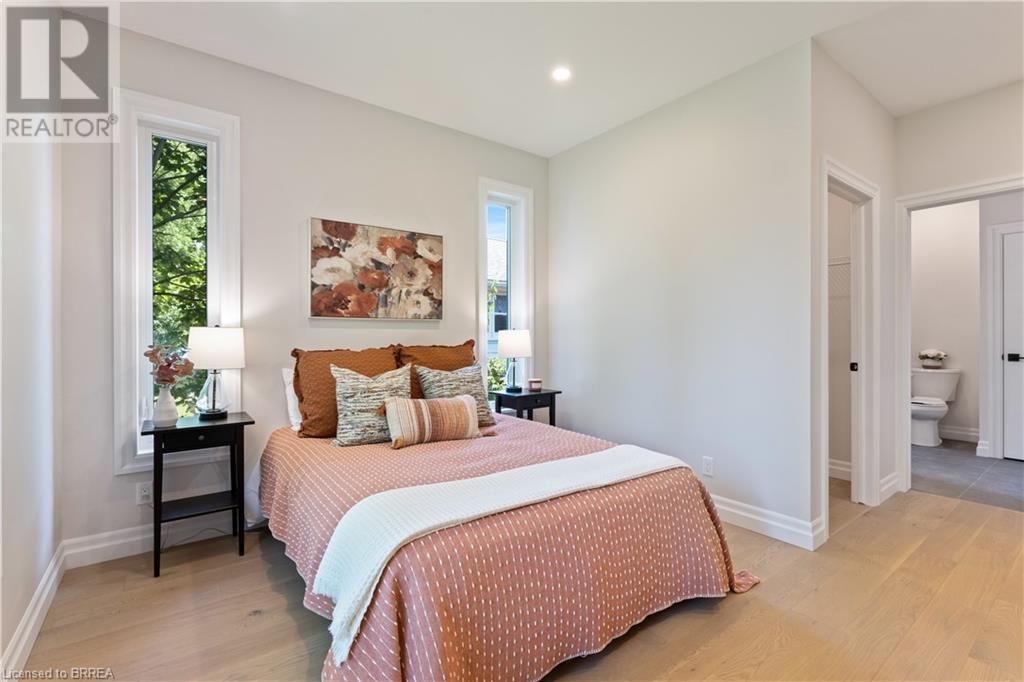 7 ROBINSON Avenue