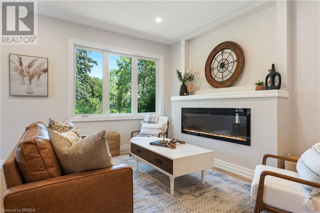 7 ROBINSON Avenue