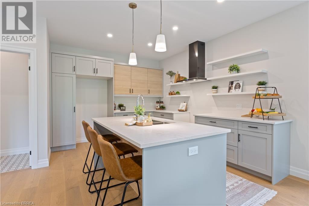 7 ROBINSON Avenue