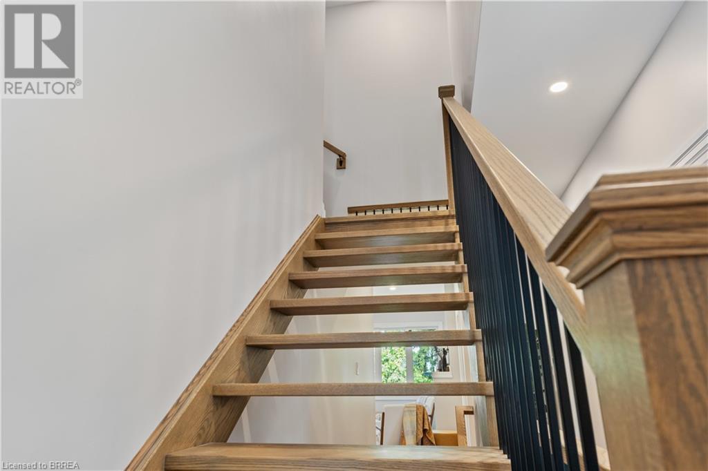 7 ROBINSON Avenue
