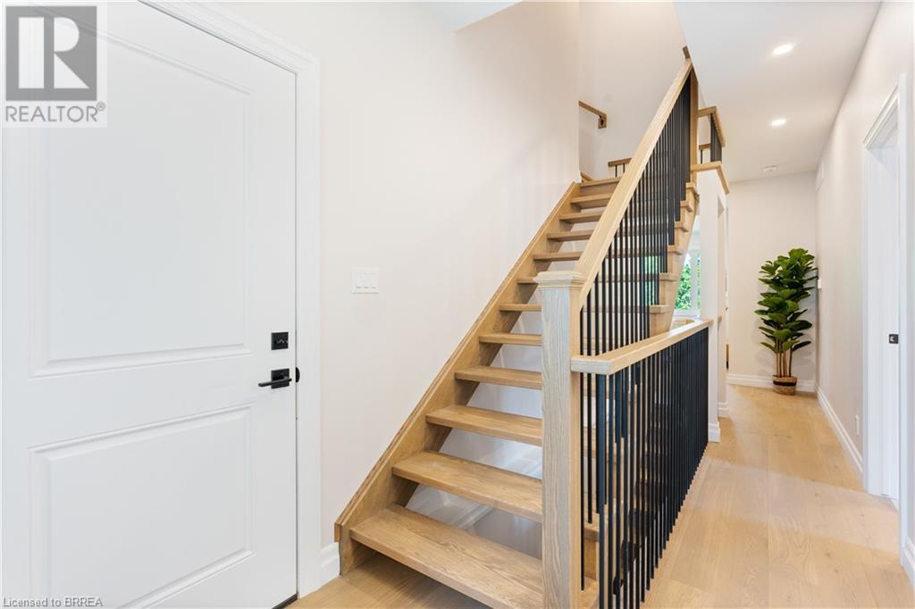 7 ROBINSON Avenue