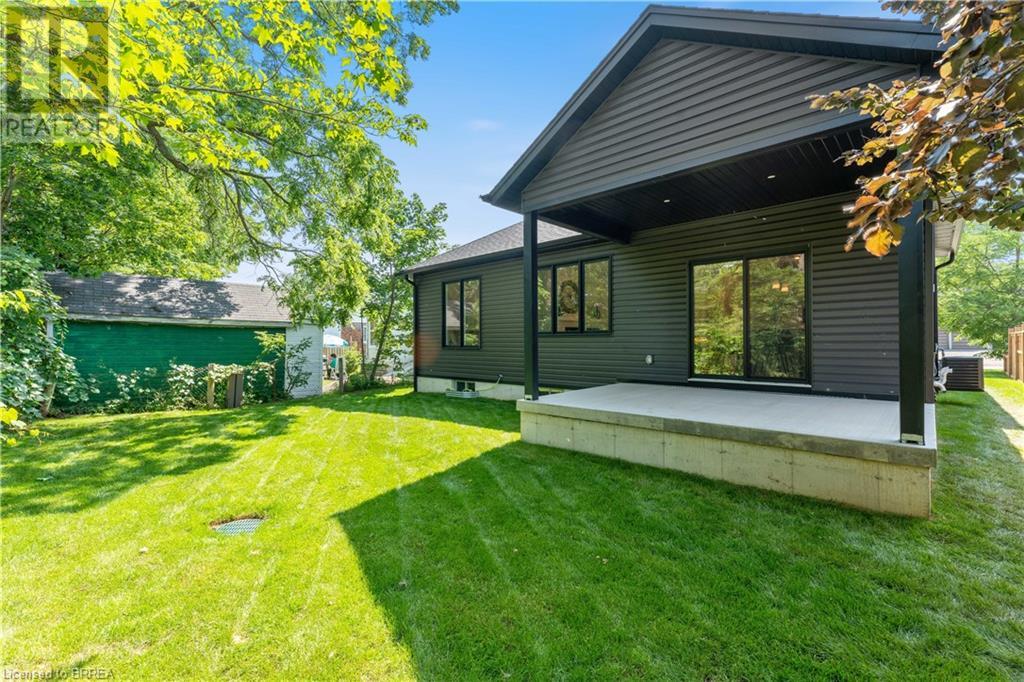 7 ROBINSON Avenue