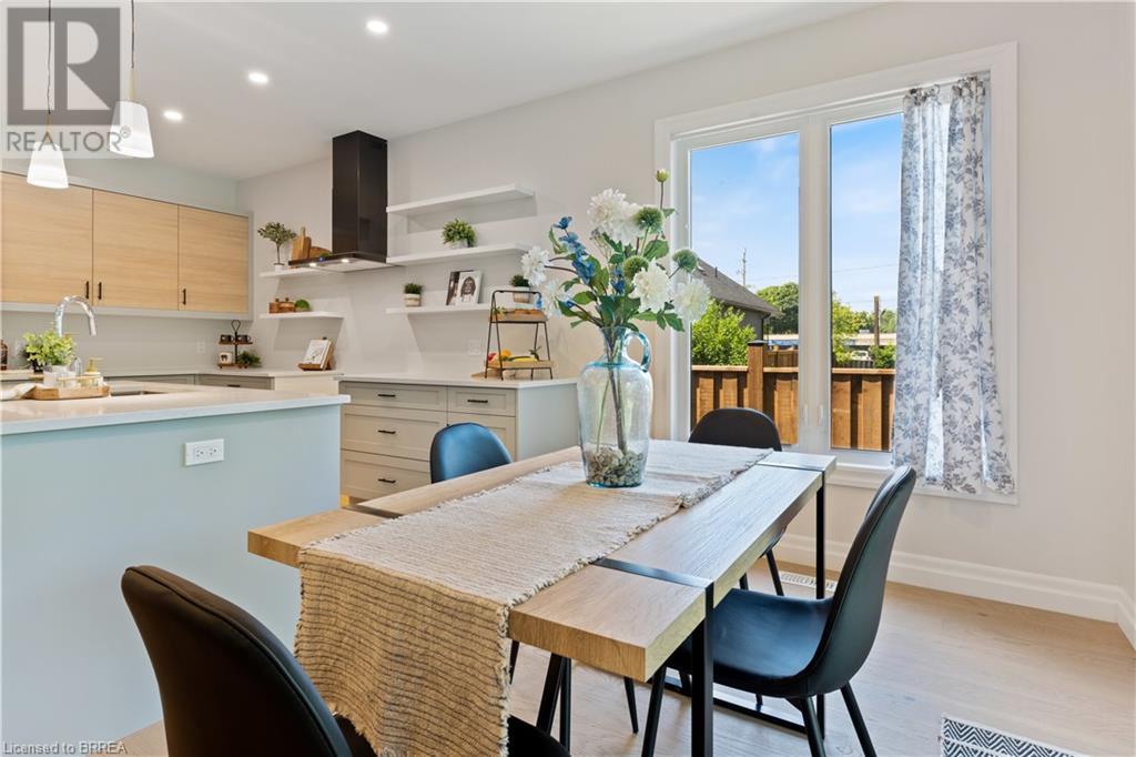 7 ROBINSON Avenue