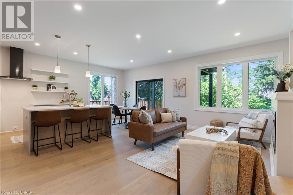 7 ROBINSON Avenue