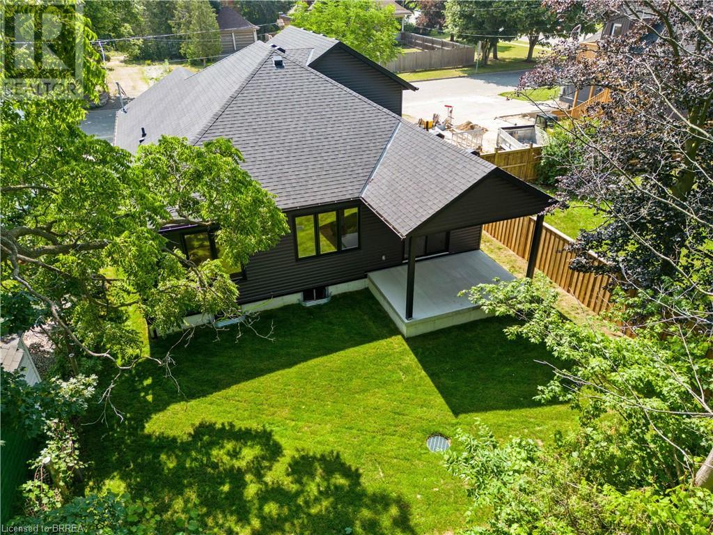 7 ROBINSON Avenue
