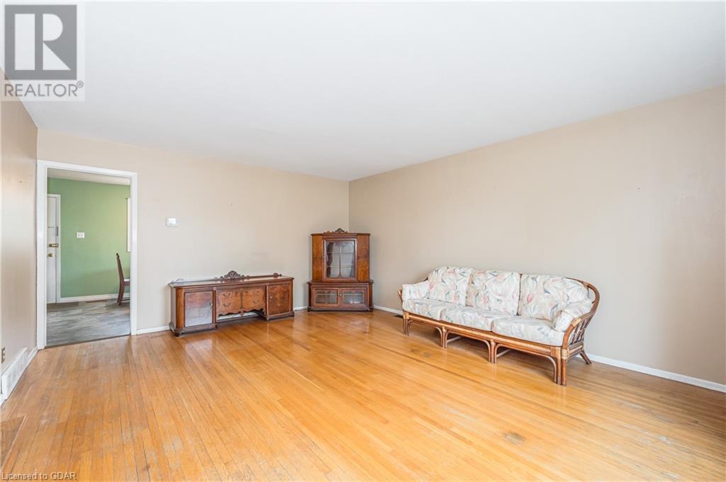 6 WINDERMERE Court