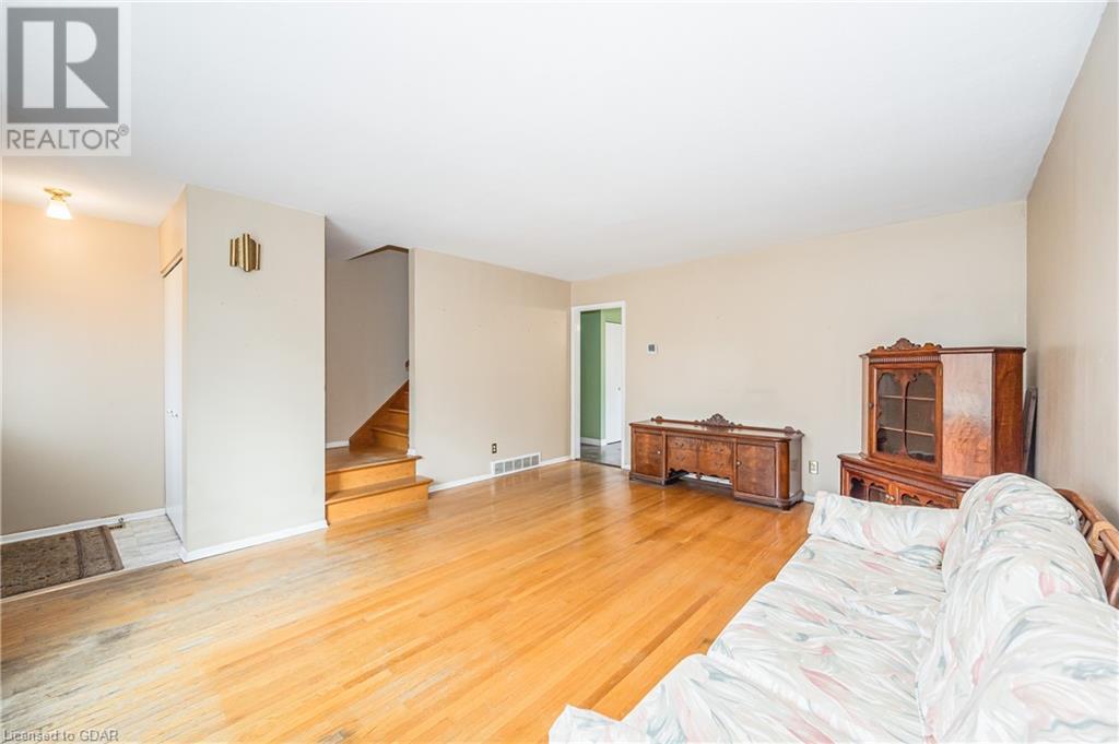 6 WINDERMERE Court