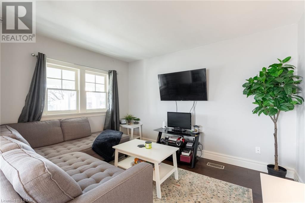 6 APPEL Street
