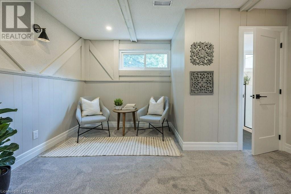 132 SIMCOE Crescent