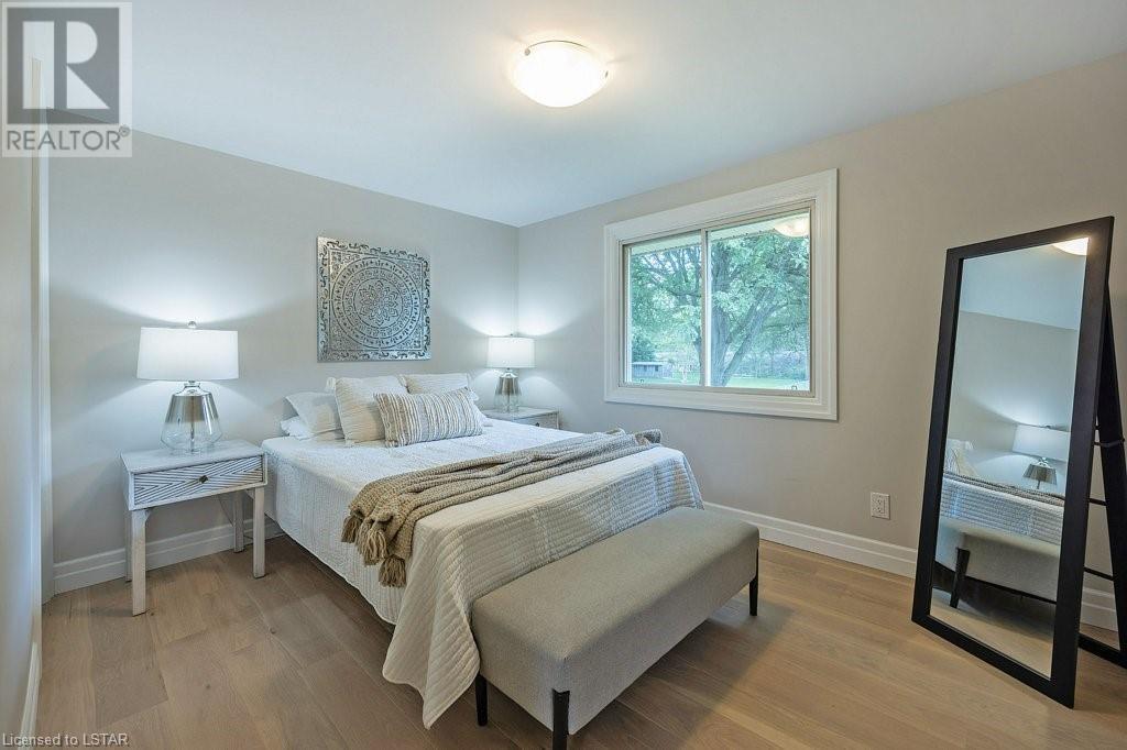 132 SIMCOE Crescent
