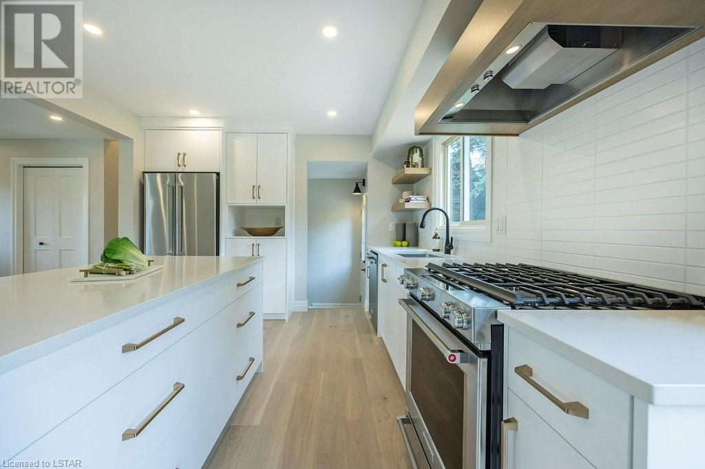 132 SIMCOE Crescent