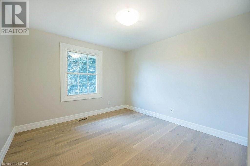 132 SIMCOE Crescent
