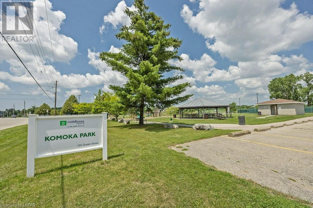 132 SIMCOE Crescent