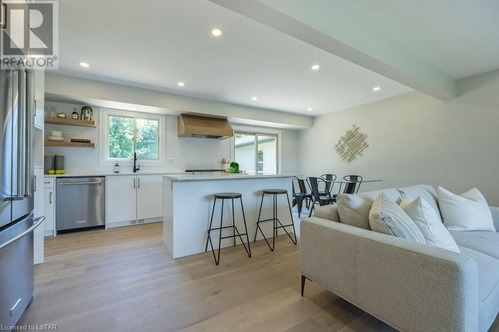 132 SIMCOE Crescent