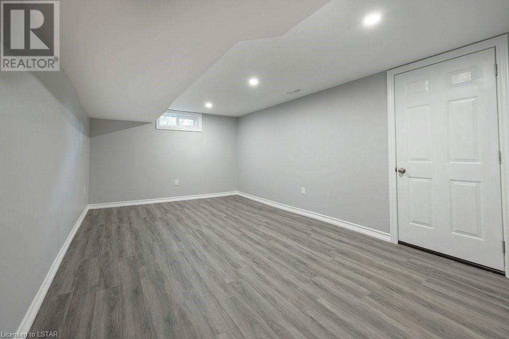 132 SIMCOE Crescent