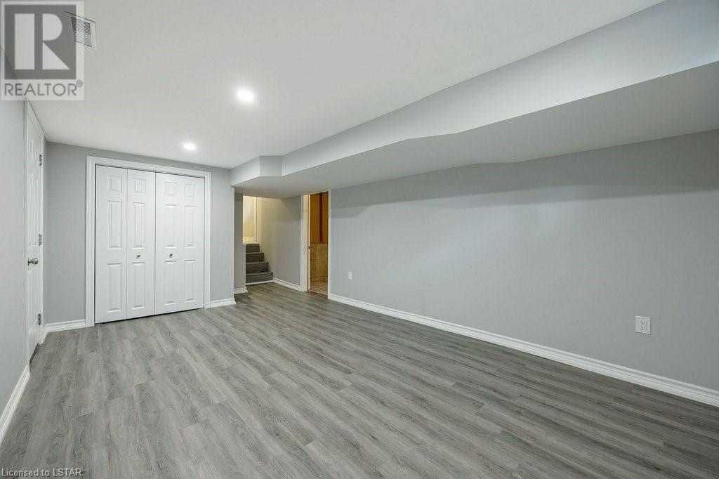 132 SIMCOE Crescent