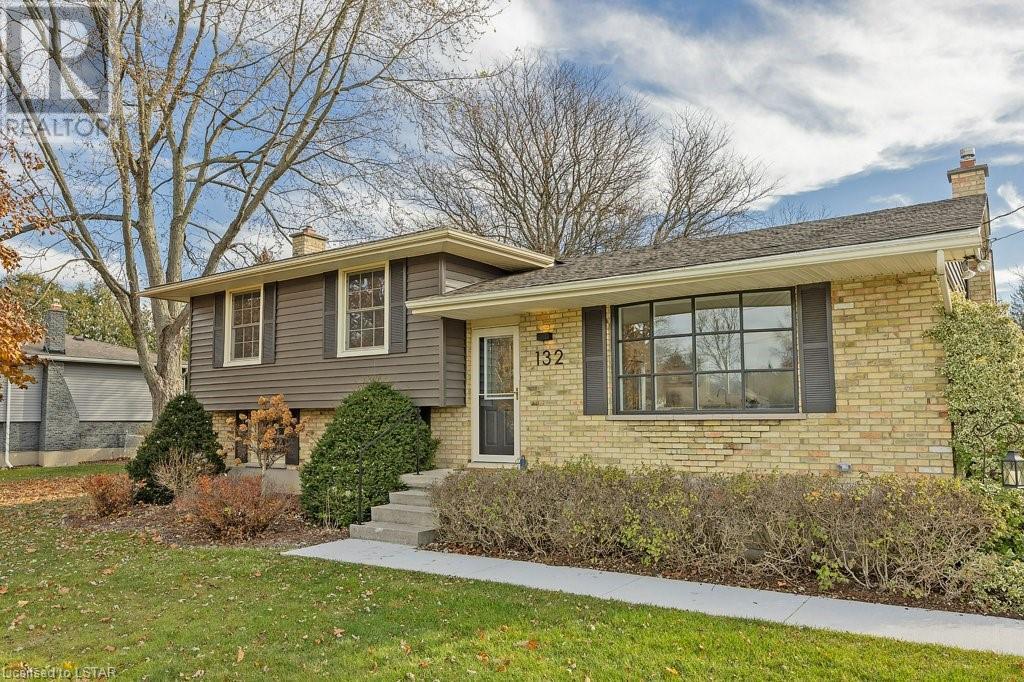132 SIMCOE Crescent