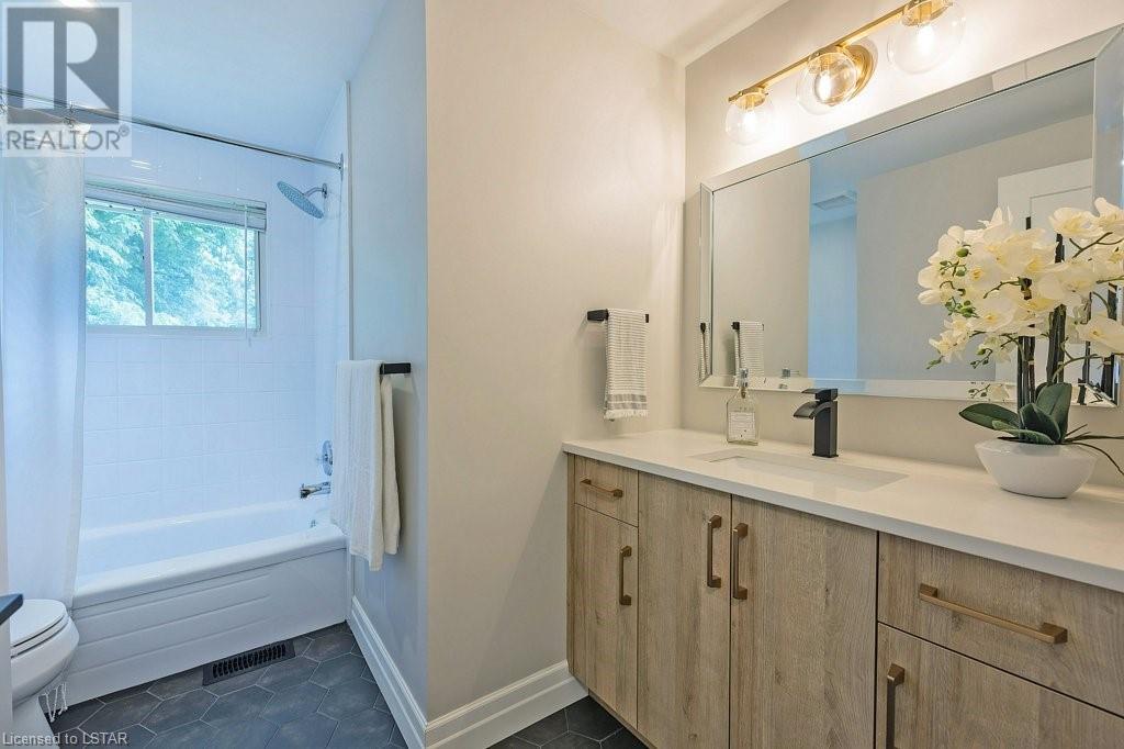132 SIMCOE Crescent