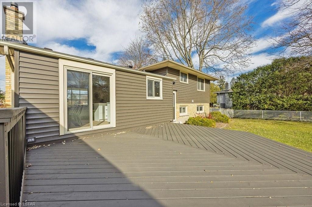 132 SIMCOE Crescent