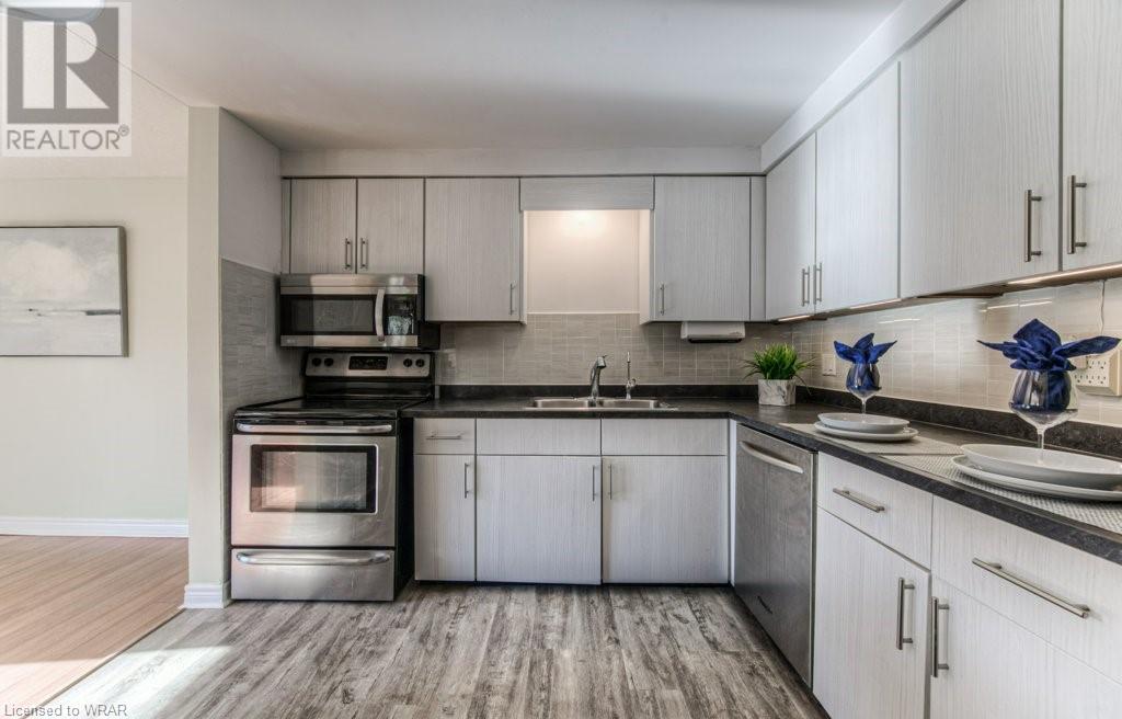 214 KINGSWOOD Drive Unit# 8