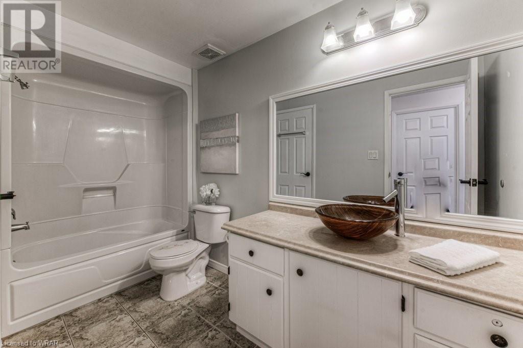 214 KINGSWOOD Drive Unit# 8