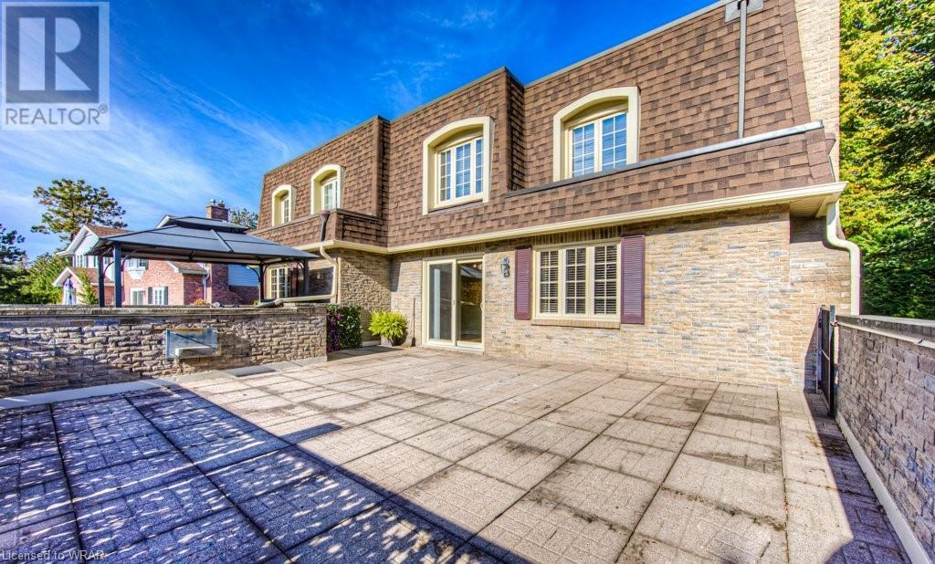 214 KINGSWOOD Drive Unit# 8