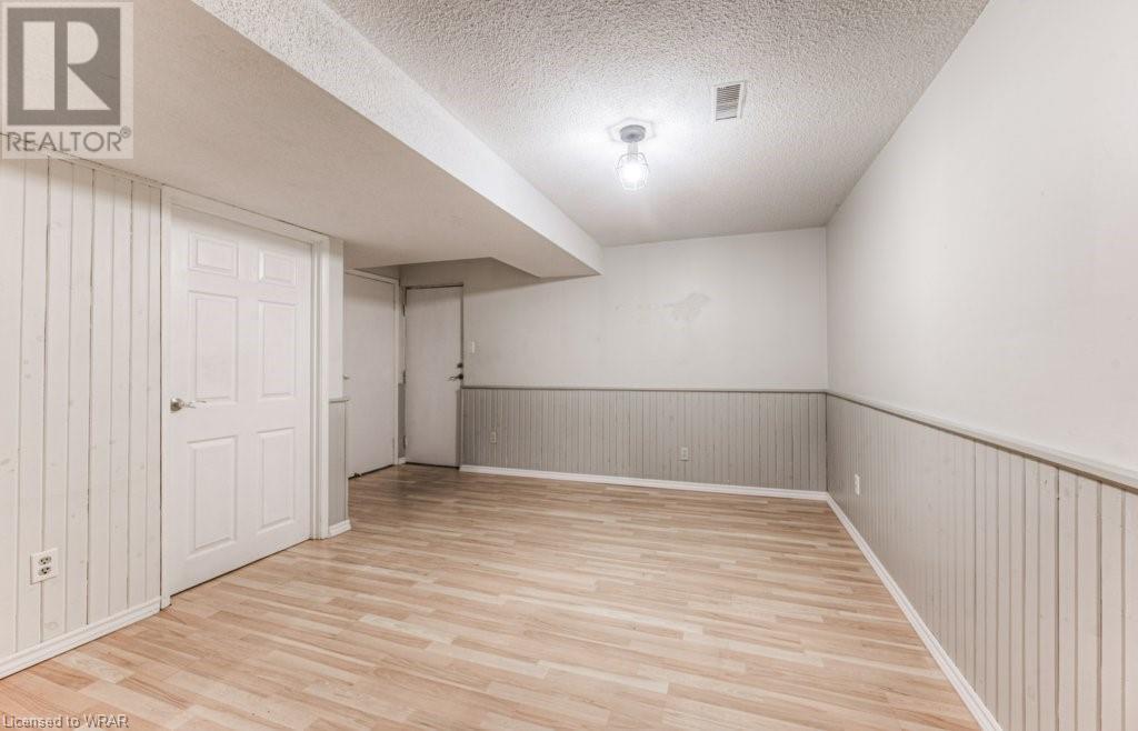 214 KINGSWOOD Drive Unit# 8