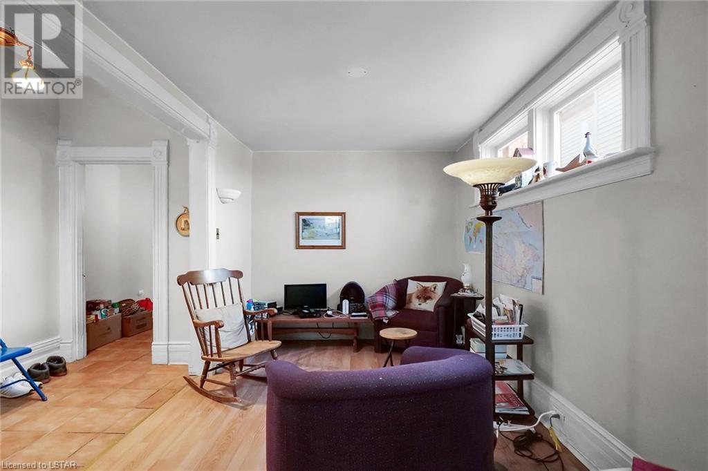 89 GLADSTONE Avenue