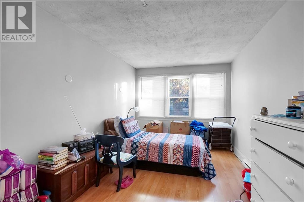 89 GLADSTONE Avenue