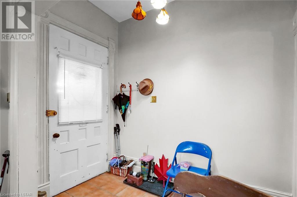 89 GLADSTONE Avenue