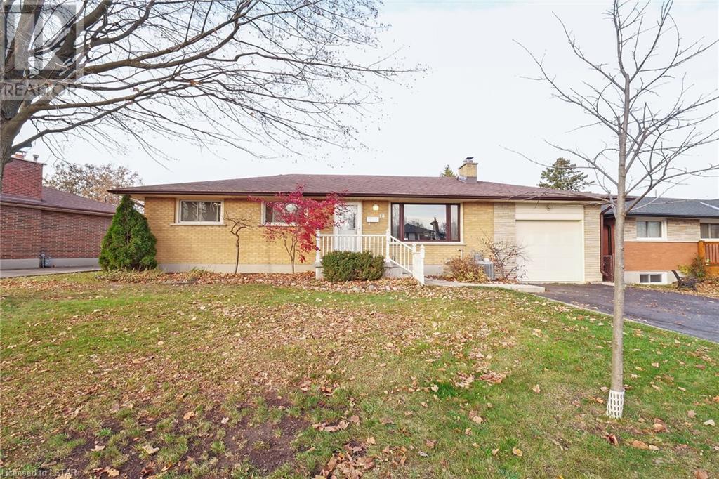 18 CURTIS Avenue