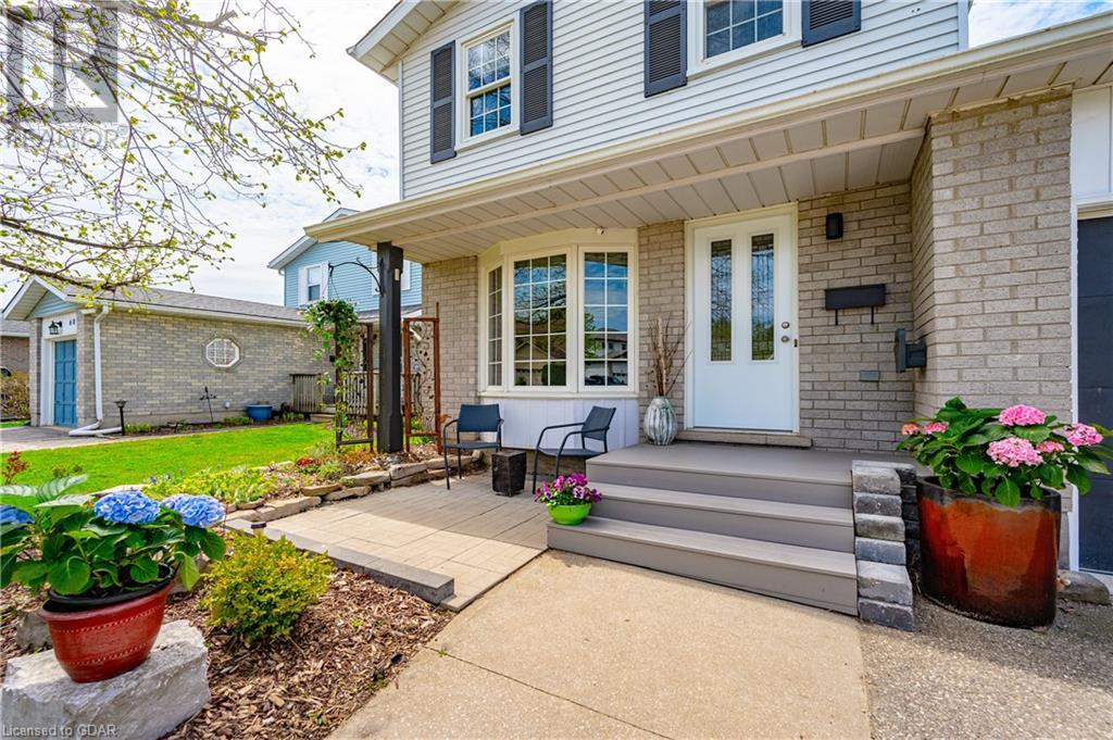 607 HOLMAN Crescent