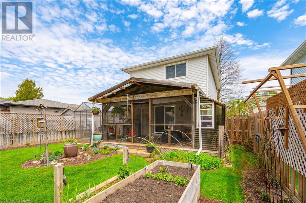 607 HOLMAN Crescent
