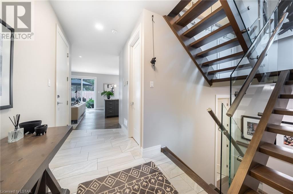 433 HYDE PARK Road Unit# 8