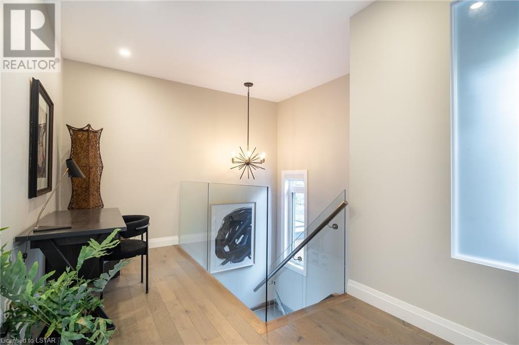 433 HYDE PARK Road Unit# 8