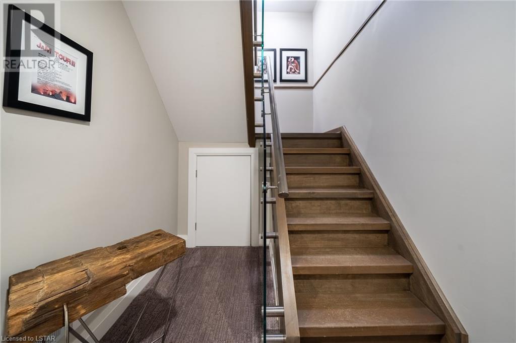 433 HYDE PARK Road Unit# 8