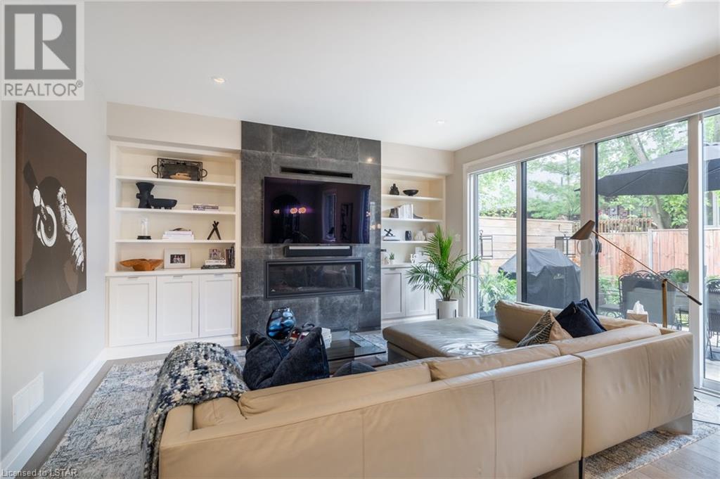 433 HYDE PARK Road Unit# 8