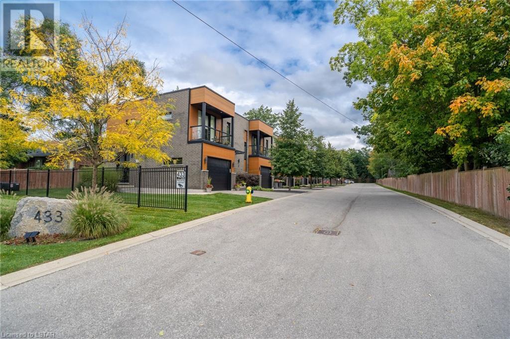 433 HYDE PARK Road Unit# 8