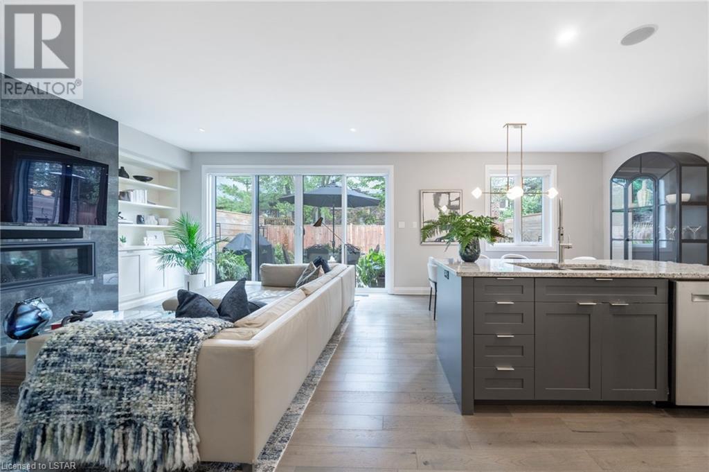 433 HYDE PARK Road Unit# 8