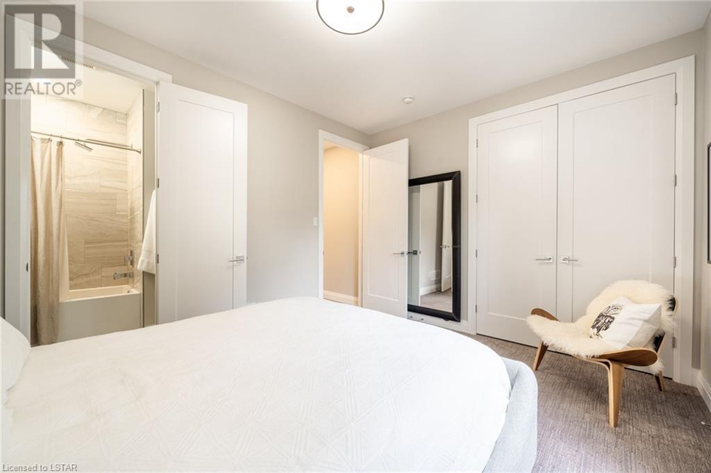 433 HYDE PARK Road Unit# 8