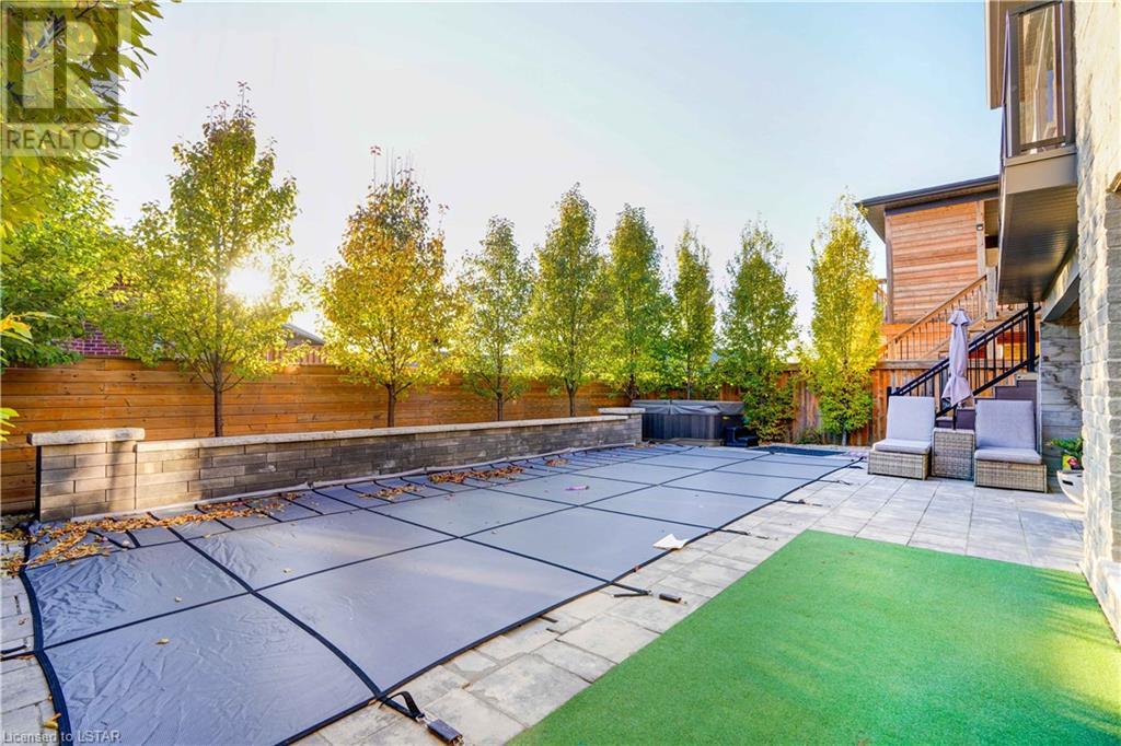 1095 RIVERBEND Road