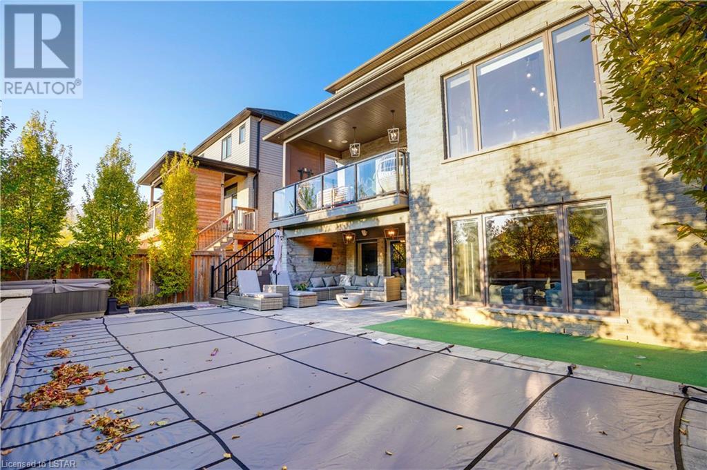 1095 RIVERBEND Road