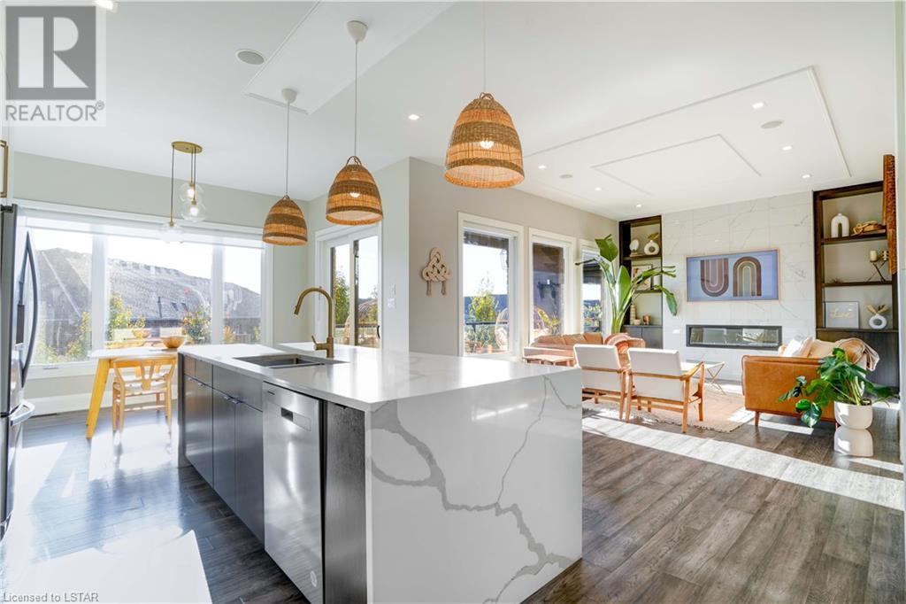 1095 RIVERBEND Road