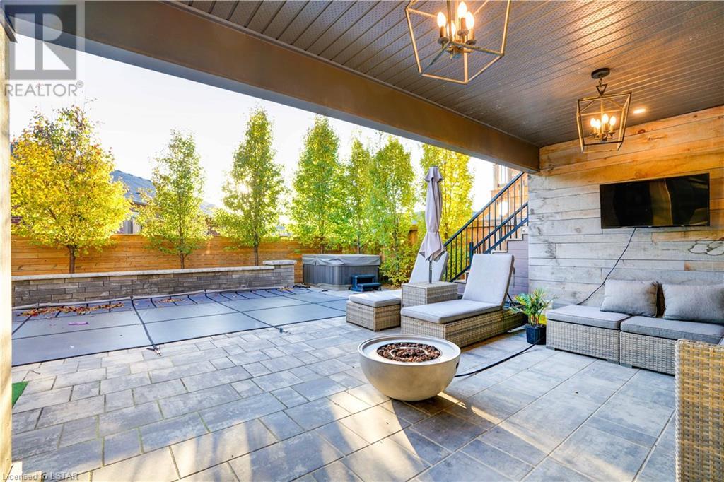 1095 RIVERBEND Road