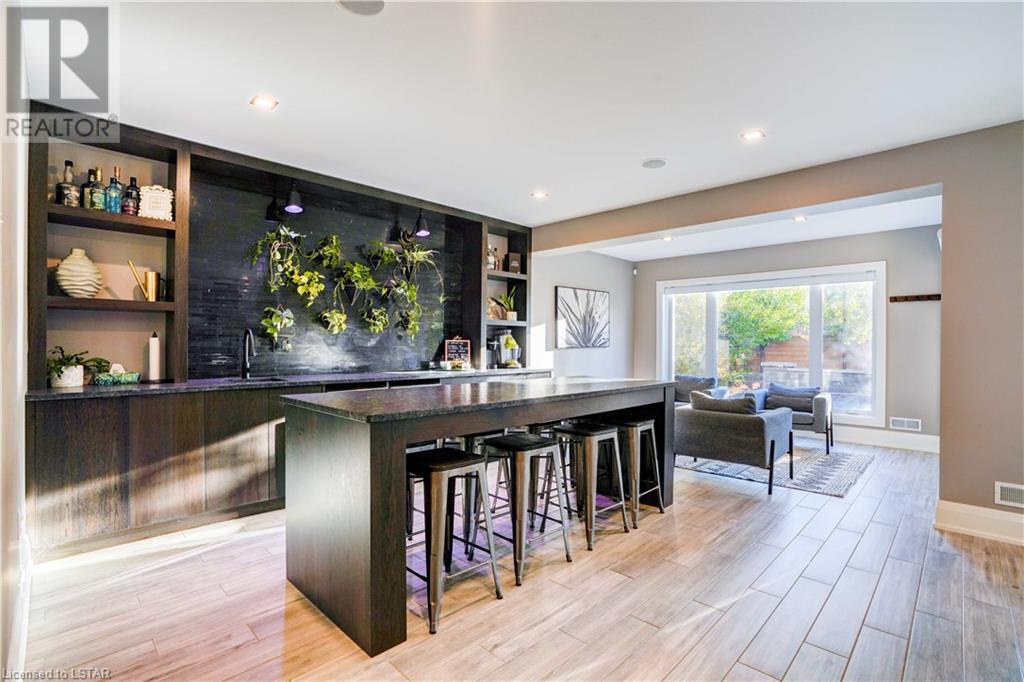 1095 RIVERBEND Road
