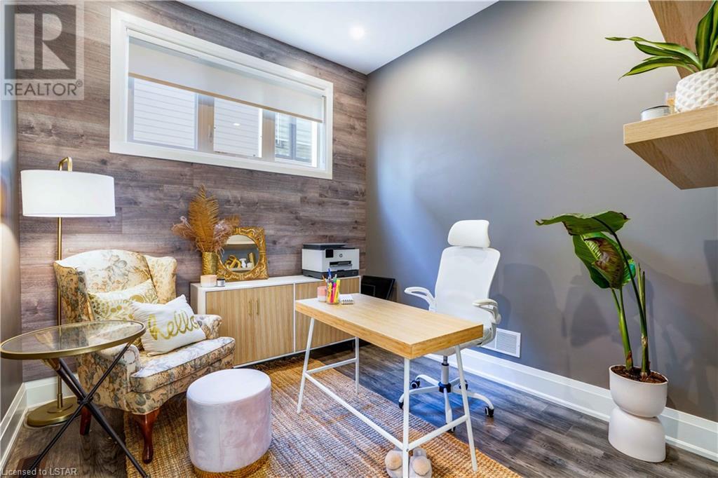 1095 RIVERBEND Road