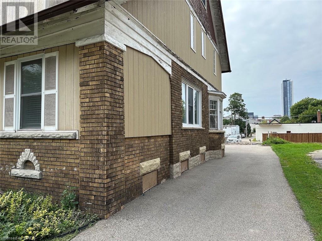 20 CAMERON Street N Unit# 2