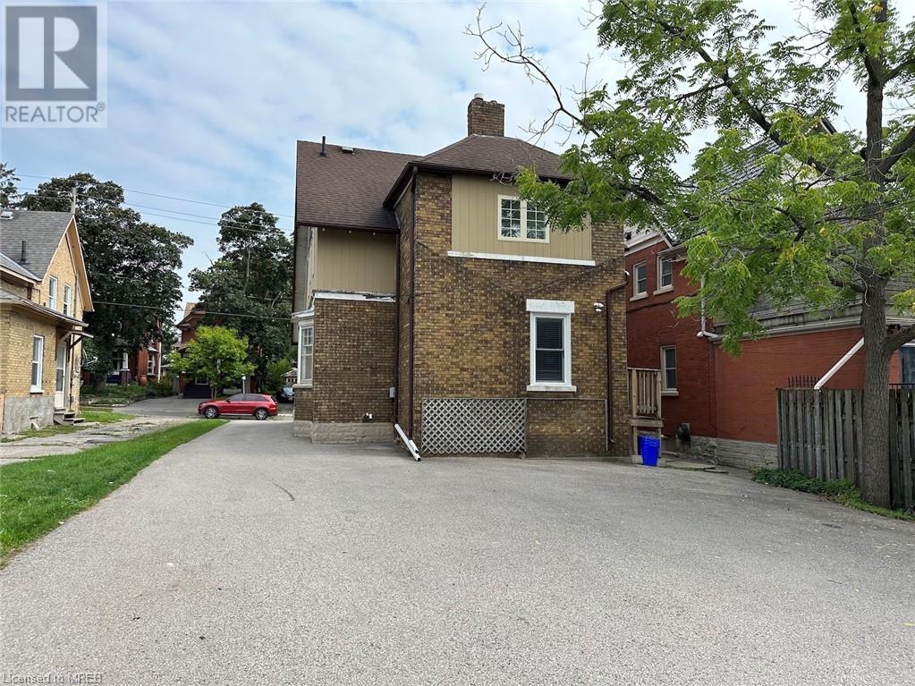 20 CAMERON Street N Unit# 2