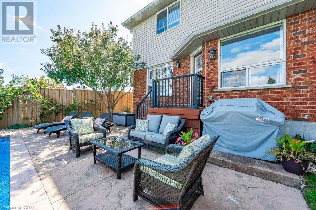 53 HOWDEN Crescent