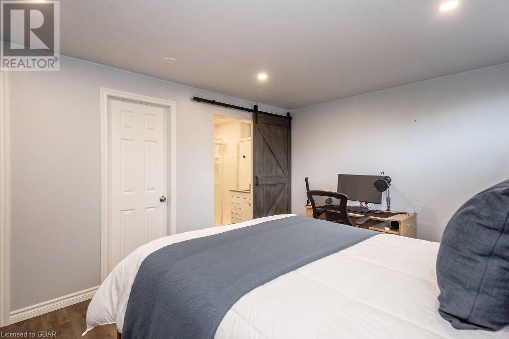 53 HOWDEN Crescent